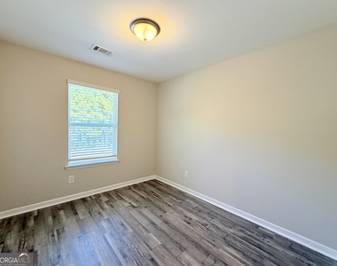 319 Ashigan Street - Photo Thumbnail 11