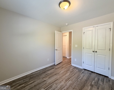 319 Ashigan Street - Photo Thumbnail 10