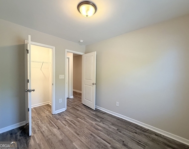 319 Ashigan Street - Photo Thumbnail 12