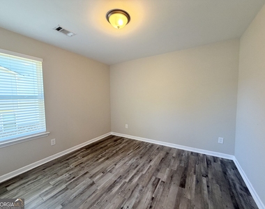 319 Ashigan Street - Photo Thumbnail 13