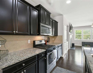 209 Aventine Lane - Photo Thumbnail 8