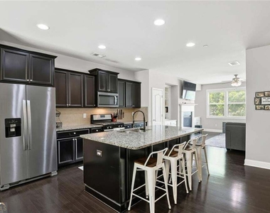 209 Aventine Lane - Photo Thumbnail 6
