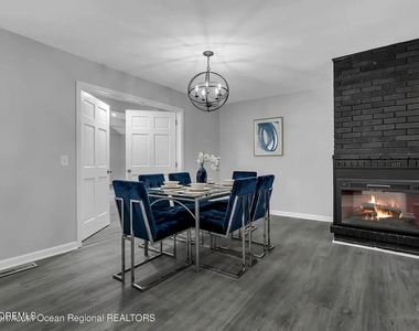821 Bay Avenue - Photo Thumbnail 29