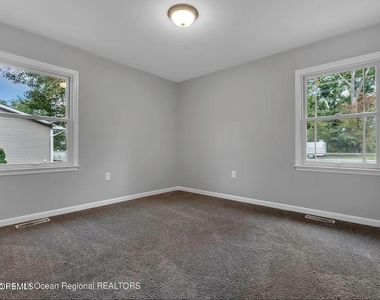 821 Bay Avenue - Photo Thumbnail 9