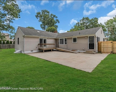 821 Bay Avenue - Photo Thumbnail 36