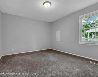 821 Bay Avenue - Photo Thumbnail 20