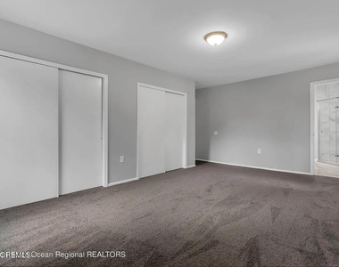 821 Bay Avenue - Photo Thumbnail 11