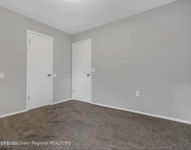 821 Bay Avenue - Photo Thumbnail 6