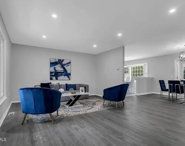 821 Bay Avenue - Photo Thumbnail 33