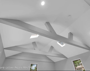 821 Bay Avenue - Photo Thumbnail 15