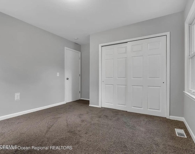 821 Bay Avenue - Photo Thumbnail 8