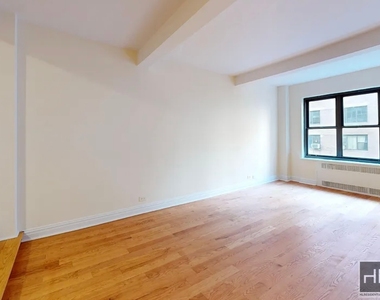 East 56 Street - Photo Thumbnail 5