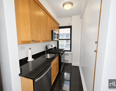 East 56 Street - Photo Thumbnail 3