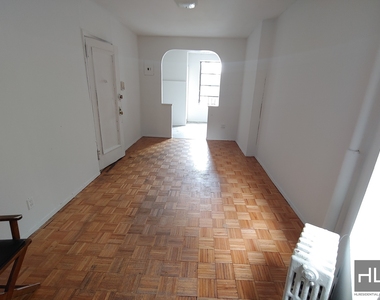 East 89 Street - Photo Thumbnail 4