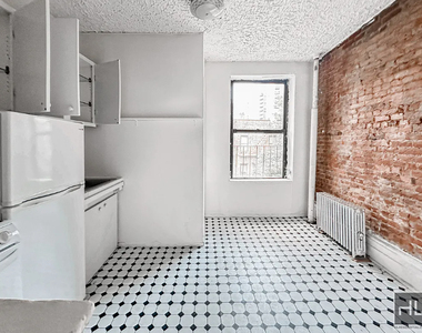 East 89 Street - Photo Thumbnail 2