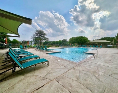 5928 Silverton Avenue - Photo Thumbnail 37