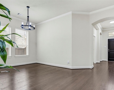 5928 Silverton Avenue - Photo Thumbnail 8