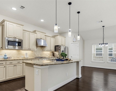 5928 Silverton Avenue - Photo Thumbnail 13