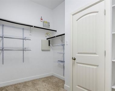 5928 Silverton Avenue - Photo Thumbnail 25