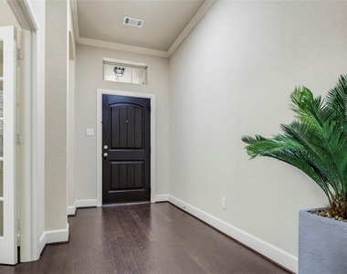 5928 Silverton Avenue - Photo Thumbnail 4