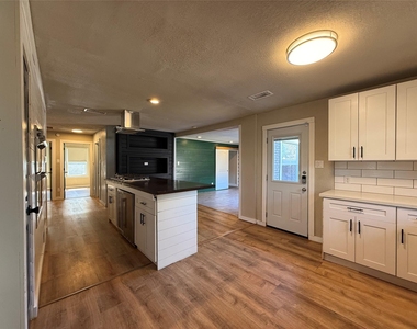 2703 Downing Avenue - Photo Thumbnail 21