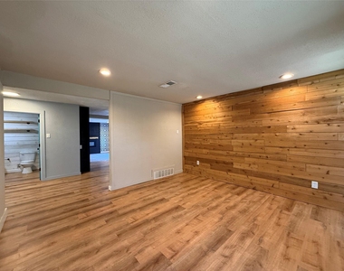 2703 Downing Avenue - Photo Thumbnail 6