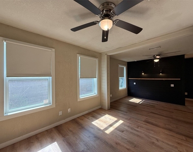 2703 Downing Avenue - Photo Thumbnail 10
