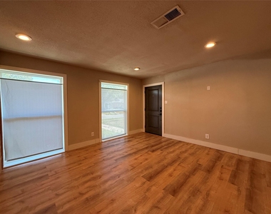 2703 Downing Avenue - Photo Thumbnail 7