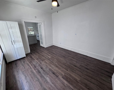 5617 Victor Street - Photo Thumbnail 10