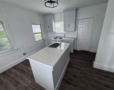 5617 Victor Street - Photo Thumbnail 11