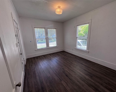 5617 Victor Street - Photo Thumbnail 4