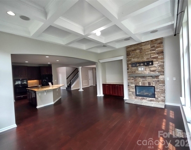 10114 Whiteburn Court - Photo Thumbnail 7