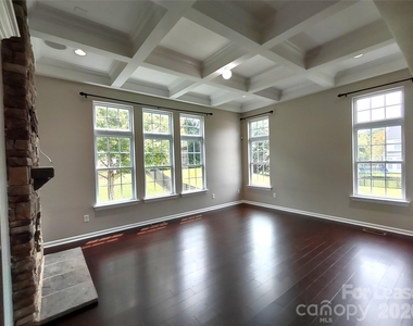 10114 Whiteburn Court - Photo Thumbnail 9