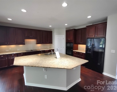 10114 Whiteburn Court - Photo Thumbnail 2