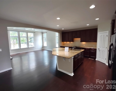 10114 Whiteburn Court - Photo Thumbnail 4