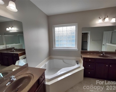 10114 Whiteburn Court - Photo Thumbnail 20