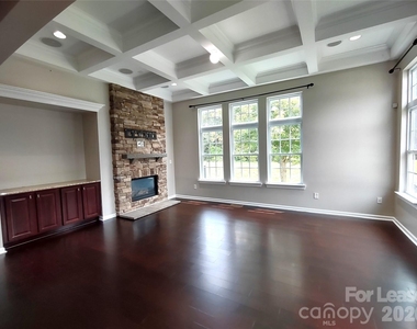 10114 Whiteburn Court - Photo Thumbnail 8
