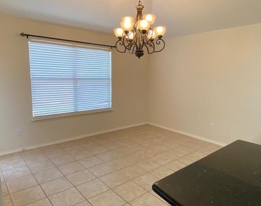 1004 Cutting Horse Drive - Photo Thumbnail 5