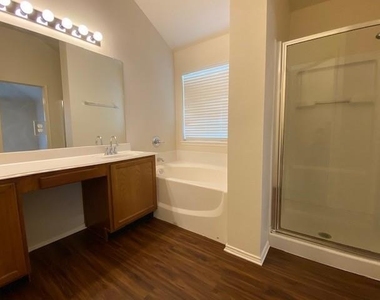1004 Cutting Horse Drive - Photo Thumbnail 11