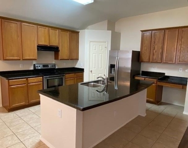 1004 Cutting Horse Drive - Photo Thumbnail 4