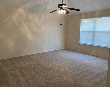 1004 Cutting Horse Drive - Photo Thumbnail 8