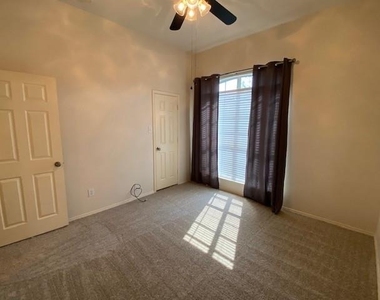 1004 Cutting Horse Drive - Photo Thumbnail 16