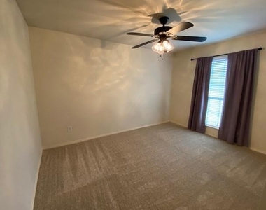 1004 Cutting Horse Drive - Photo Thumbnail 13