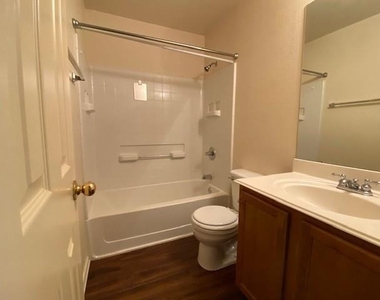 1004 Cutting Horse Drive - Photo Thumbnail 17