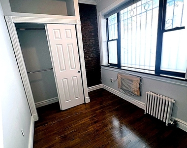 East 13th Street — 4 Bed - Photo Thumbnail 7