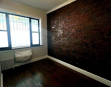 East 13th Street — 4 Bed - Photo Thumbnail 8