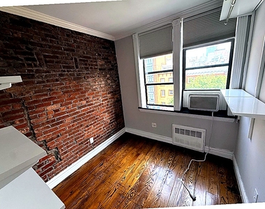 West 14th Street — 1 Bed - Photo Thumbnail 4