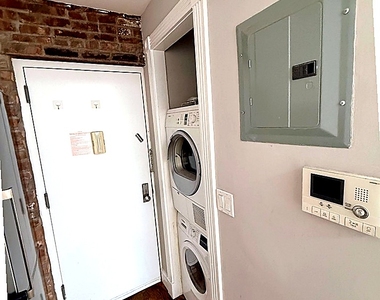 West 14th Street — 1 Bed - Photo Thumbnail 6