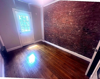 West 52nd Street — 3 Bed - Photo Thumbnail 5