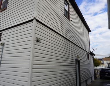 11642 142nd Street - Photo Thumbnail 8